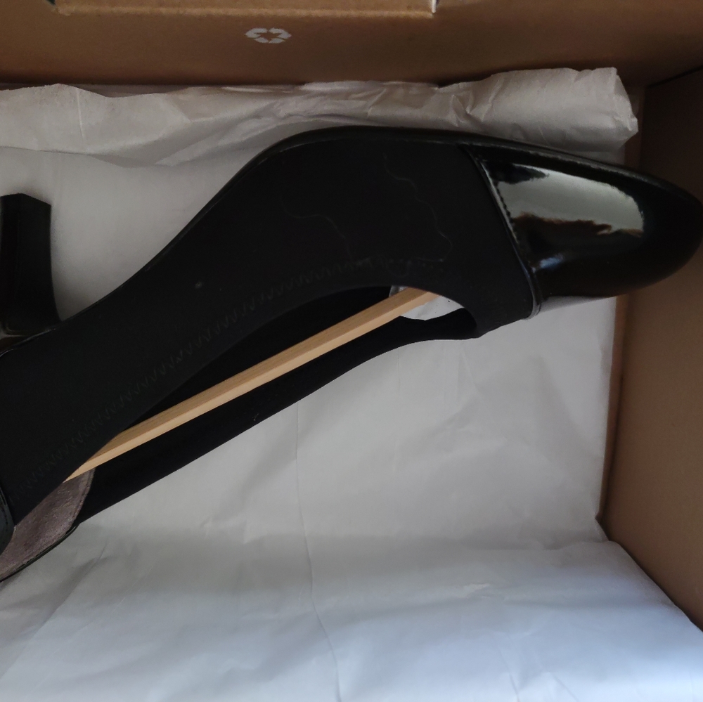 Parigi Street Pump Dress Shoes - Picture 2 of 6